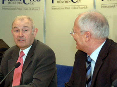 Ministerpräsident Dr. Günther Beckstein und Ruthart Tresselt, Vorsitzender des Presseclubs München e.V. 